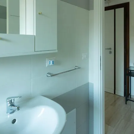 Casa Irnerio Vicino La Metro Feriehus