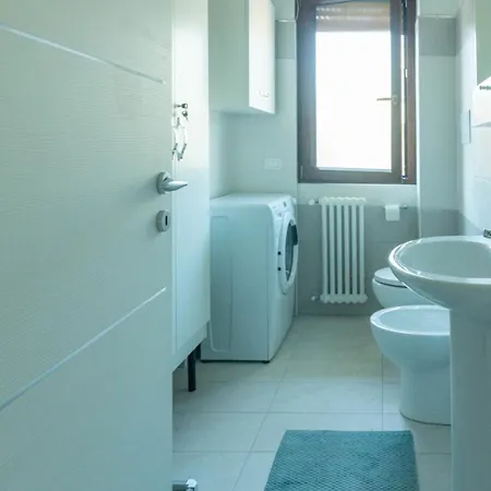 Casa Irnerio Vicino La Metro Feriehus *